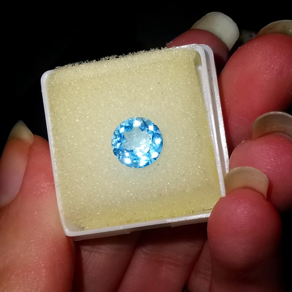 Blue topaz loose gemstone